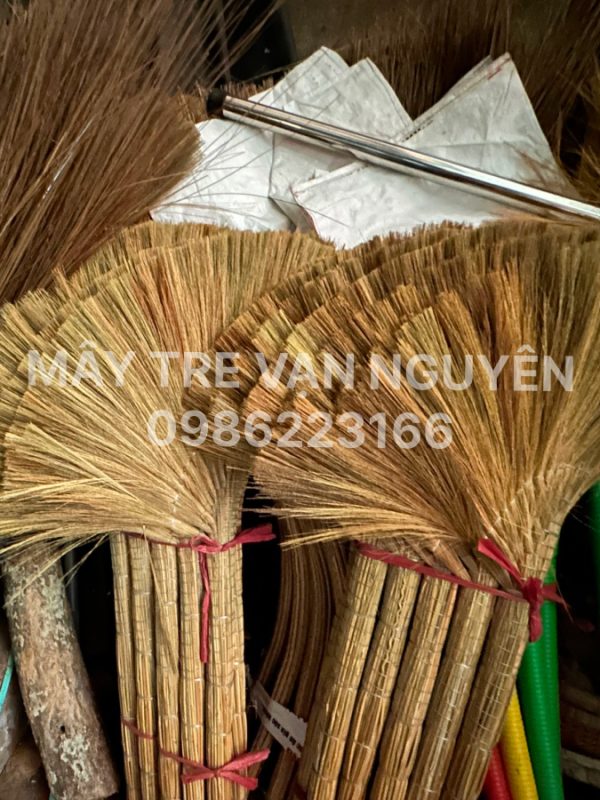 Chổi Bông Cỏ Cáng Rơm và Cáng Nhựa