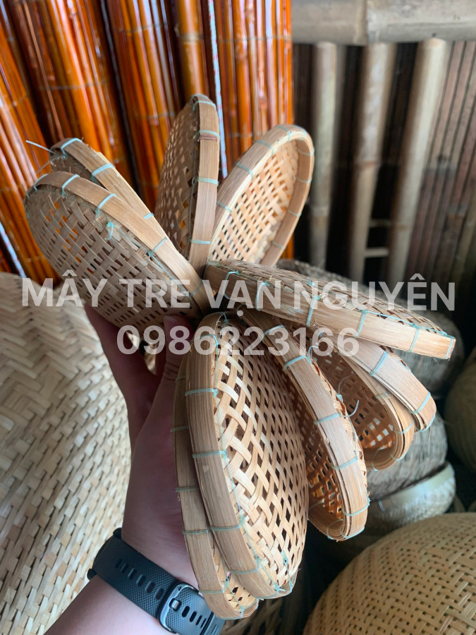 may-tre-ben-tre-van-nguyen-bo-met-tre-treo-tuong-trang-tri-mini-decor